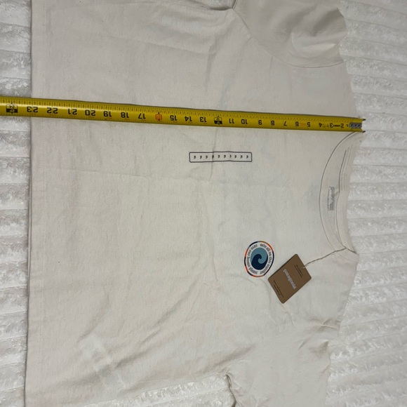 🆕 NWT Patagonia Graphic Cream Tee Boxy Comfortable Crew Neck Outdoorsy - Picture 9 of 9